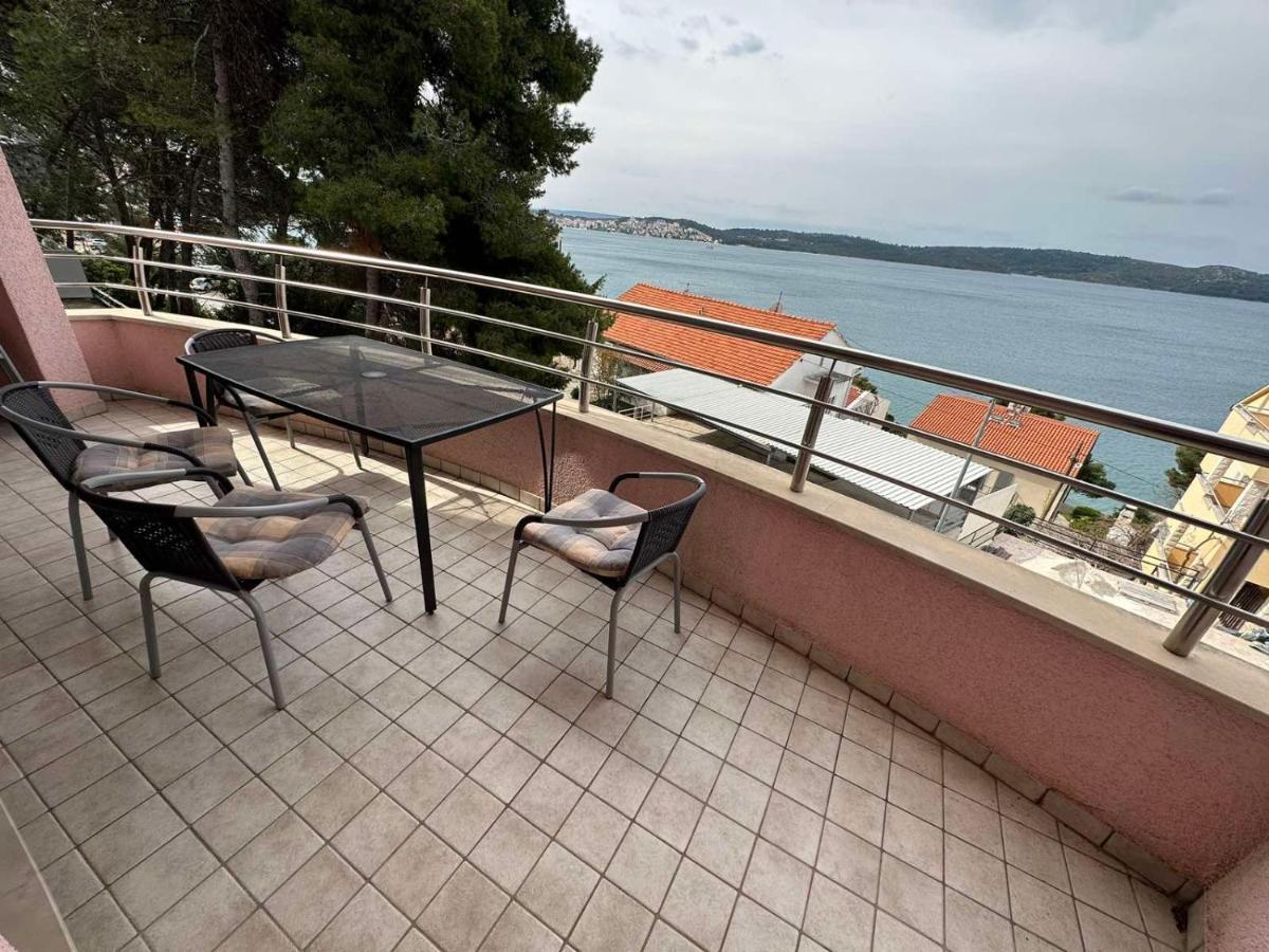 Apartman Lucia โตรกีร์ ภายนอก รูปภาพ